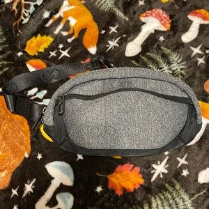 Calia by Carrie Underwood gray and black Fanny pack